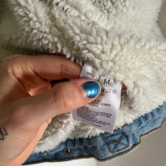 Brandy Melville Sherpa lined jean jacket - Picture 10 of 10